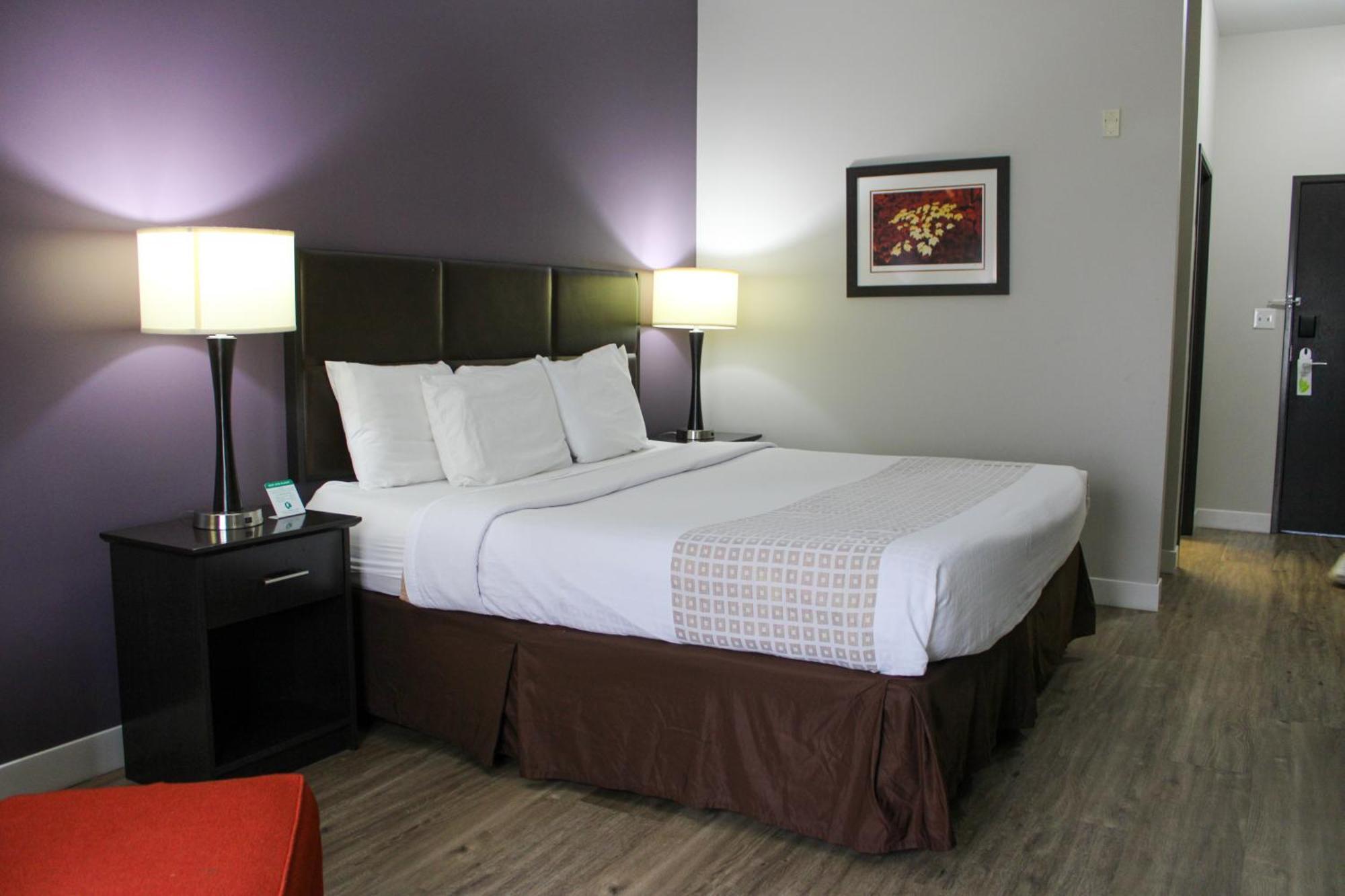 Parkwood Inn & Suites Manhattan Exterior photo