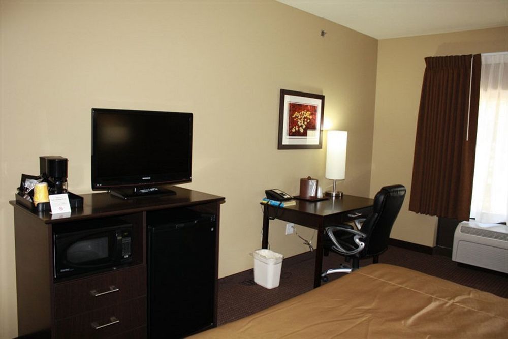 Parkwood Inn & Suites Manhattan Exterior photo