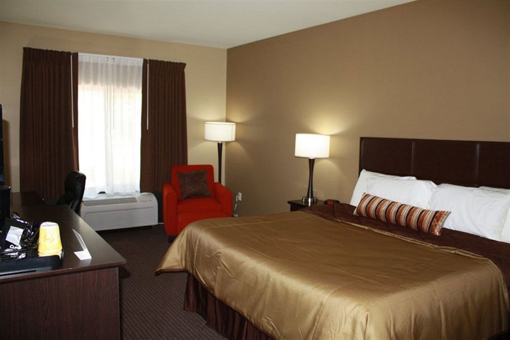 Parkwood Inn & Suites Manhattan Exterior photo