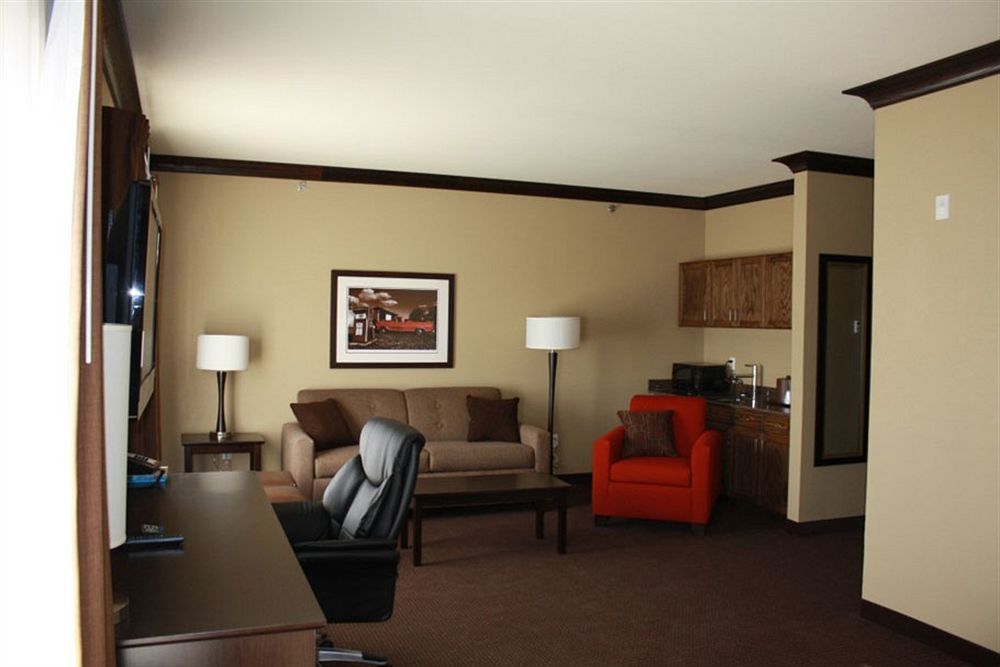 Parkwood Inn & Suites Manhattan Exterior photo